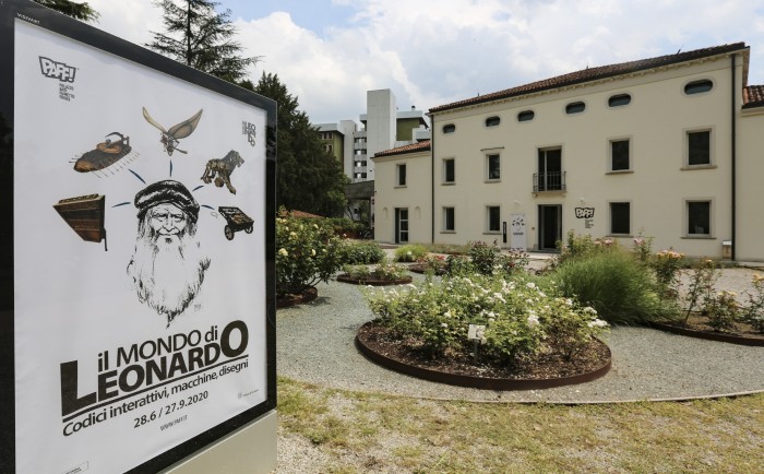 The World of Leonardo: interactive codices, machines and drawings